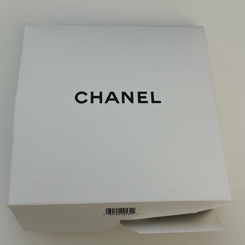 Chanel Samples - Picture 2 of 6